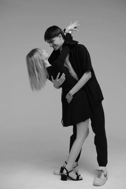 Заказать фотосессию Love Story - в студии на двоих от сети фотостудий Fashion Box в Оренбурге 
 – фото № 19