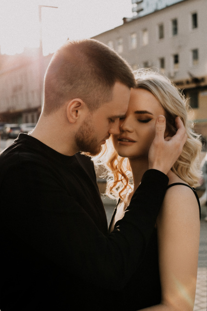 Заказать фотосессию Love Story - в студии на двоих от сети фотостудий Fashion Box в Оренбурге 
 – фото № 2