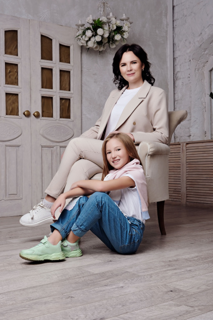 Семейная фотосессия в студии с детьми заказать в Оренбурге от фотостудии Fashion Box

 – фото № 9