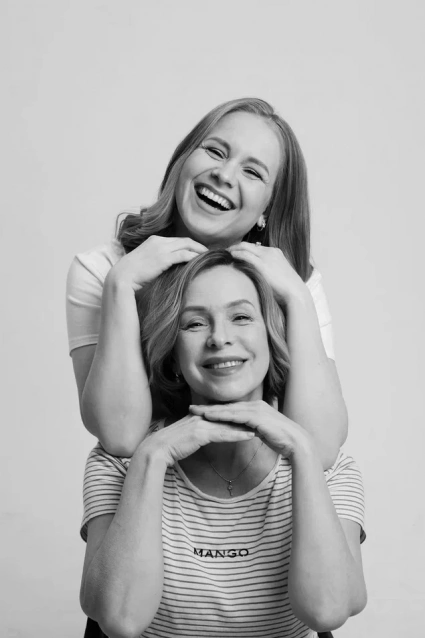 Заказать фотосессию для 2-х подруг - фотосъемка от сети фотостудии Fashion Box в Оренбурге 
 – фото № 3