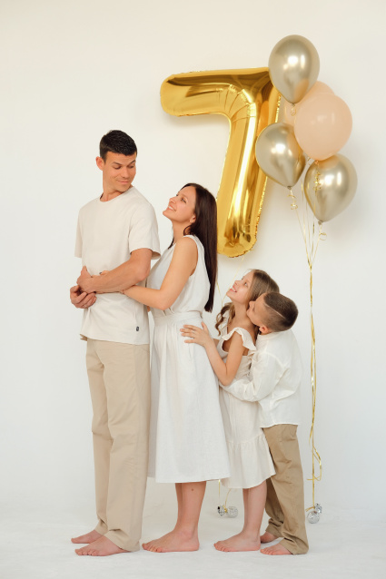 Заказать семейную фотосессию в студии - от сети фотостудий Fashion Box в Оренбурге
 – фото № 5