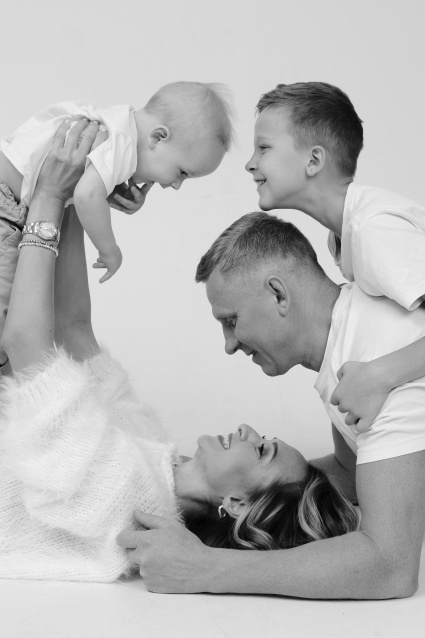 Заказать семейную фотосессию в студии - от сети фотостудий Fashion Box в Оренбурге
 – фото № 7