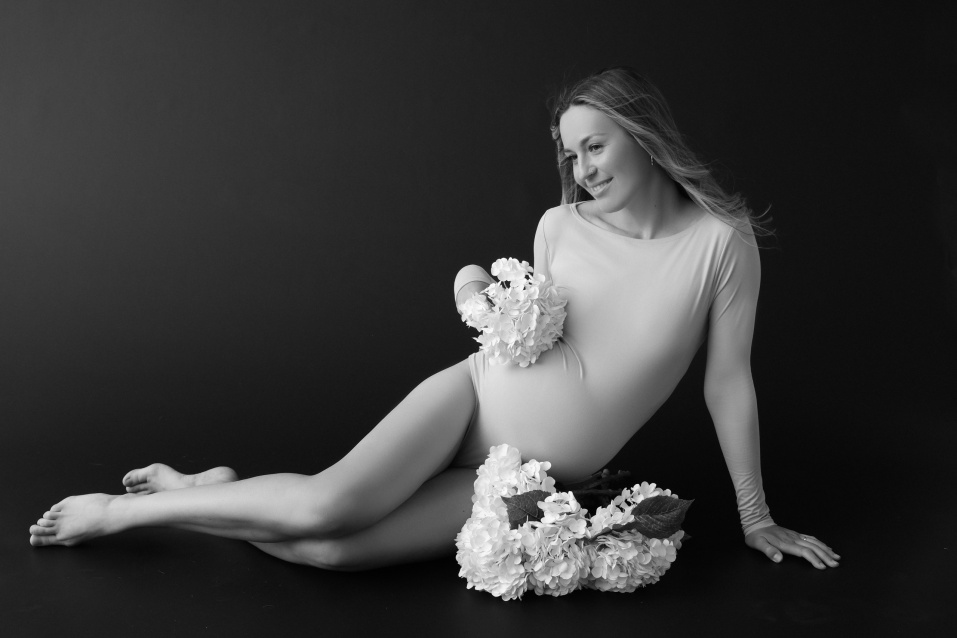 Заказать фотосессию в ожидании чуда - в студии от компании Fashion Box в Оренбурге 
 – фото № 1