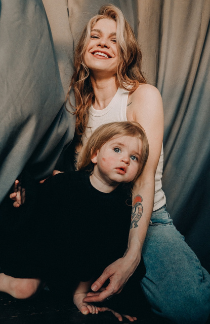 Заказать семейную фотосессию в студии - от сети фотостудий Fashion Box в Оренбурге
 – фото № 9