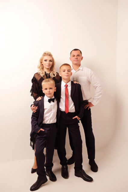 Заказать семейную фотосессию в студии - от сети фотостудий Fashion Box в Оренбурге
 – фото № 6