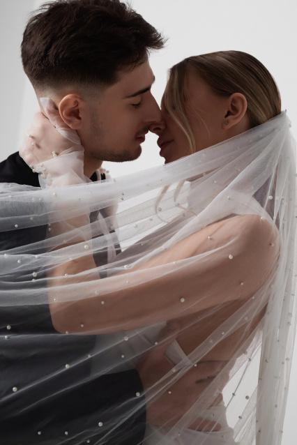 Свадебная фотосессия в Оренбурге— стиль, чувства и незабываемые кадры – фото № 5