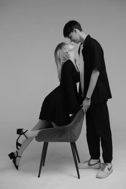 Заказать фотосессию Love Story - в студии на двоих от сети фотостудий Fashion Box в Оренбурге 
 – фото № 20