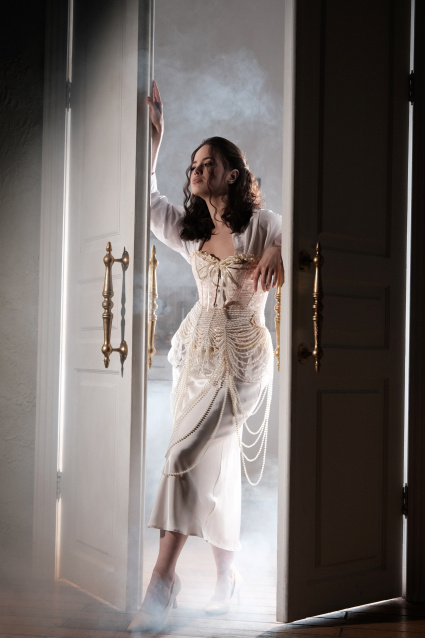 Заказать индивидуальную фотосессию в 2-х образах - съемка от профессионалов студии Fashion Box
 – фото № 8