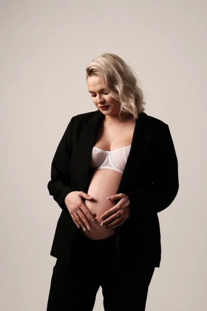 Заказать фотосессию в ожидании чуда - в студии от компании Fashion Box в Оренбурге 
 – фото № 10