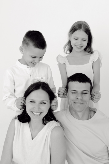 Заказать семейную фотосессию в студии - от сети фотостудий Fashion Box в Оренбурге
 – фото № 8