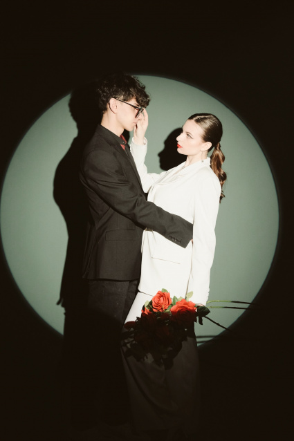 Заказать фотосессию Love Story - в студии на двоих от сети фотостудий Fashion Box в Оренбурге 
 – фото № 18